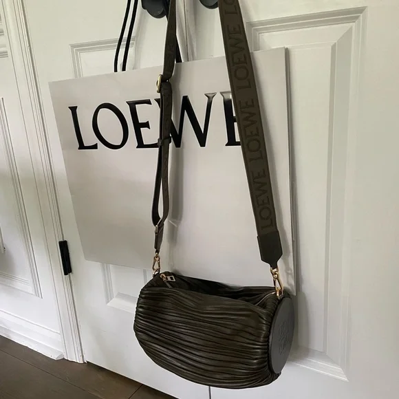 Loewe Olive Green bracelet bag with Adjustable crossbody Strap - Picture 6 of 7